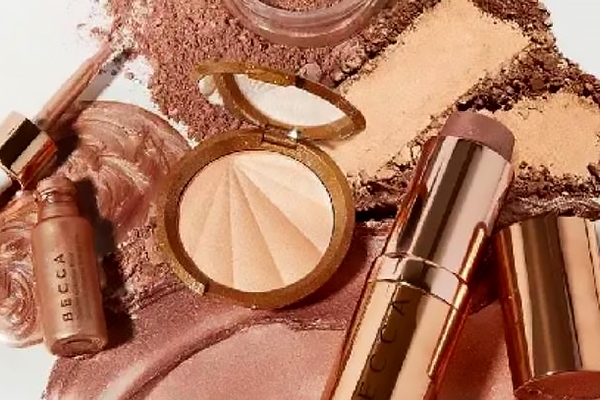 لوازم آرایش فاسد شده چه آسیبی به پوست ما میزند؟ لوازم آرایش فاسد شده چه آسیبی به پوست ما میزند؟