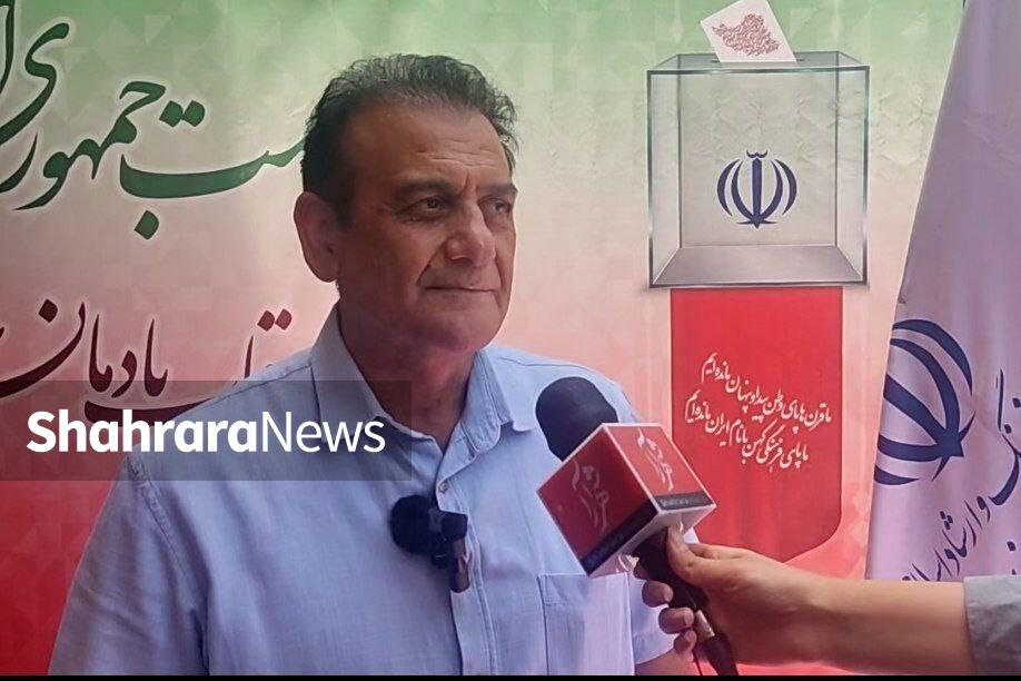 اهالی فرهنگ و هنر مشهد؛ پای صندوق رأی در مجتمع امامرضا(ع) (۸ تیر ۱۴۰۳) اهالی فرهنگ و هنر مشهد؛ پای صندوق رأی در مجتمع امامرضا(ع) (۸ تیر ۱۴۰۳)