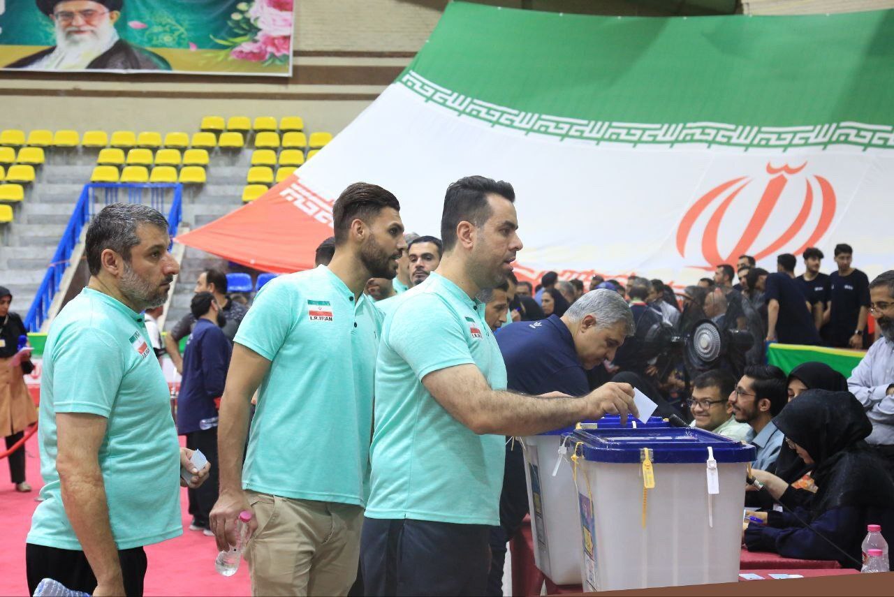 حضور گسترده معلولان پای صندوقهای رای (۸ تیر ۱۴۰۳) + عکس حضور گسترده معلولان پای صندوقهای رای (۸ تیر ۱۴۰۳) + عکس