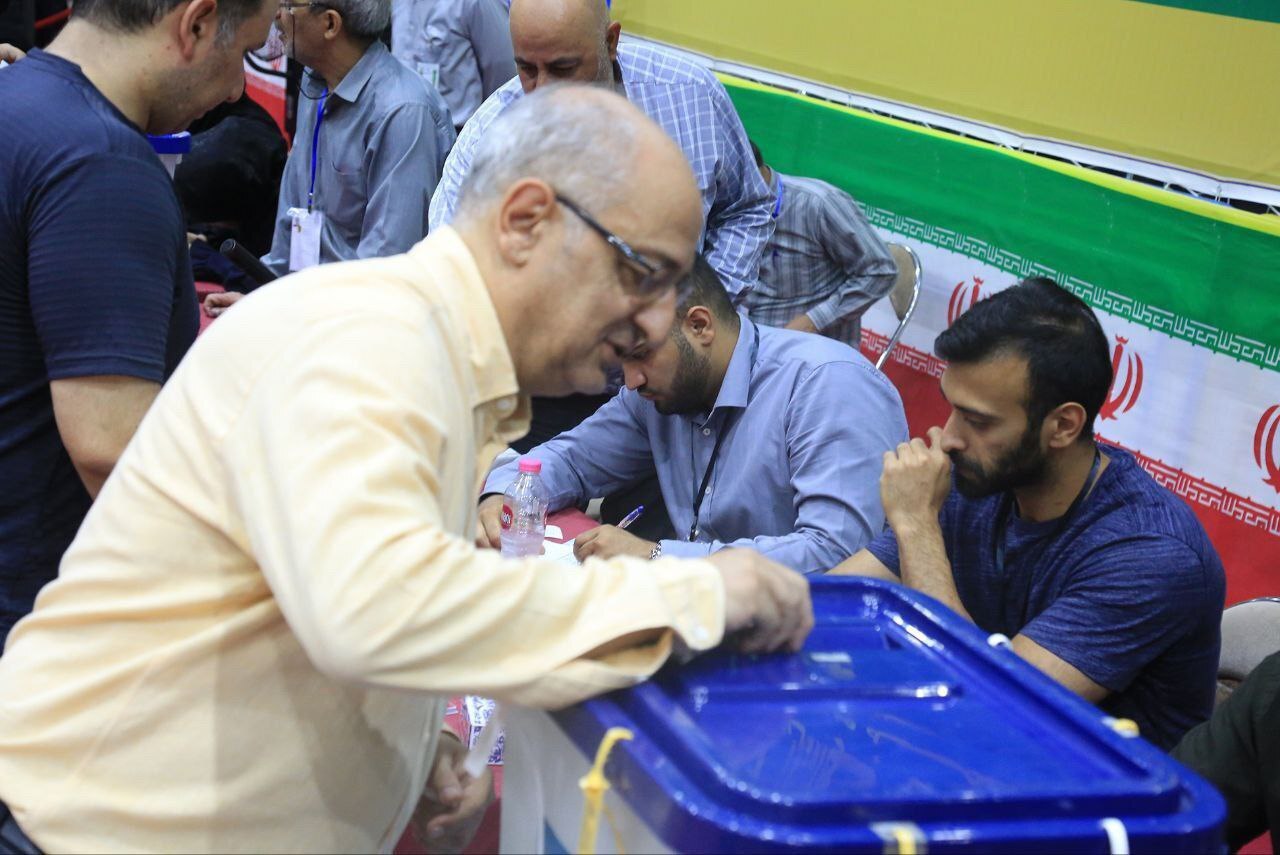 حضور گسترده معلولان پای صندوقهای رای (۸ تیر ۱۴۰۳) + عکس حضور گسترده معلولان پای صندوقهای رای (۸ تیر ۱۴۰۳) + عکس