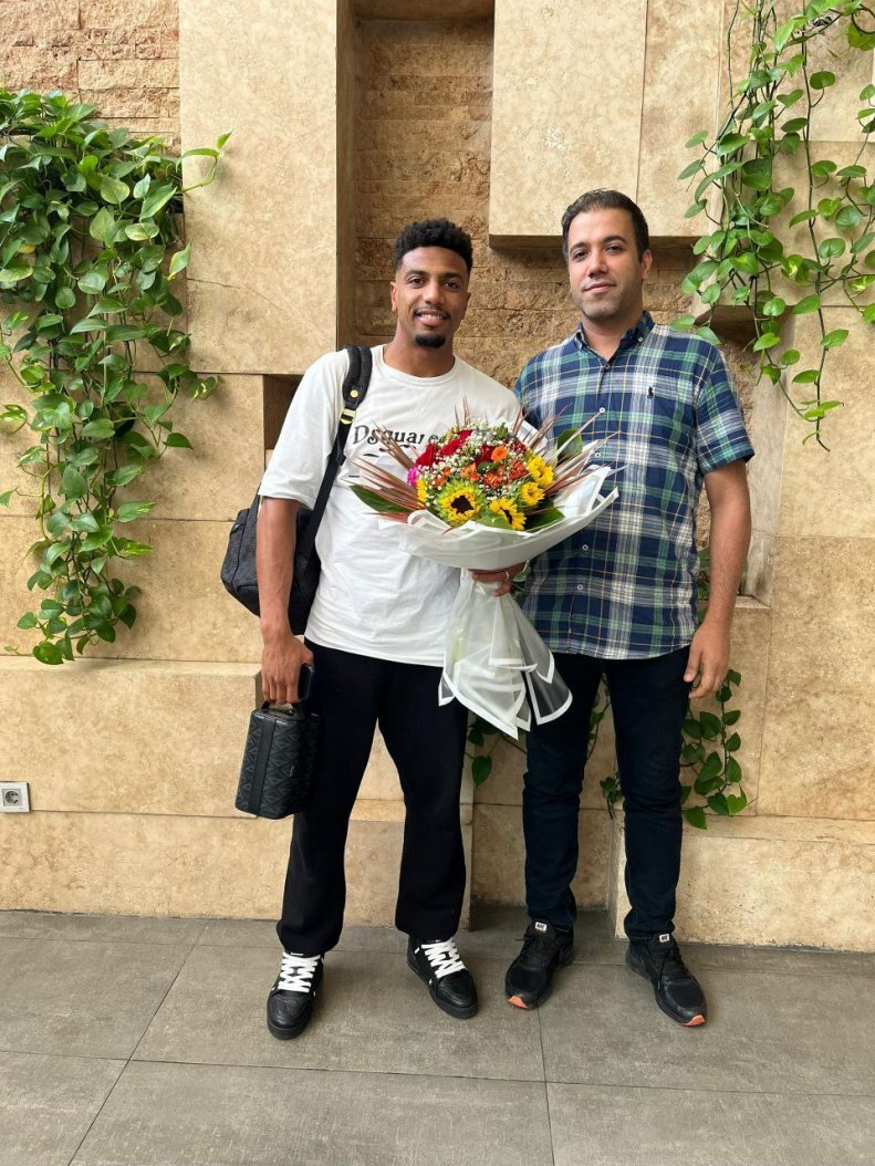 ایوب العملود به ایران رسید + عکس ایوب العملود به ایران رسید + عکس