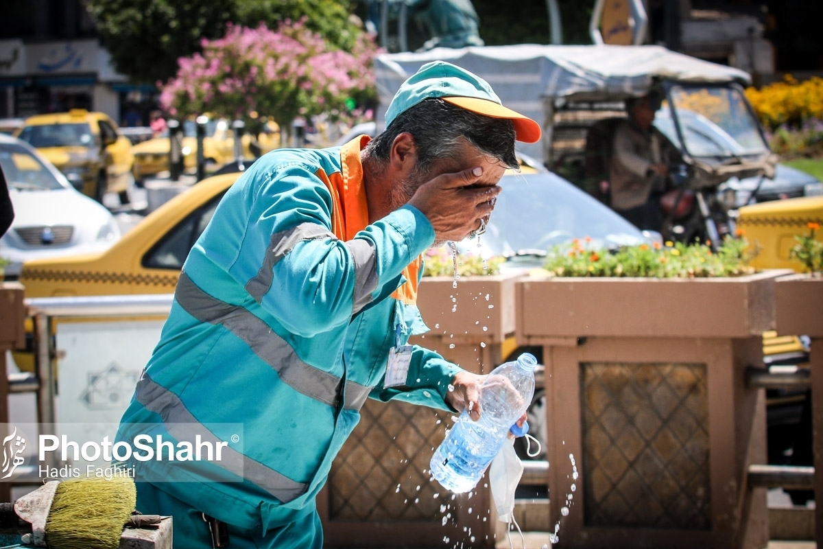 کارشناس مرکز پیش‌بینی هواشناسی خراسان‌رضوی گفت: گرمای هوا تا اواسط هفته آینده در استان و مشهد ماندگار است.