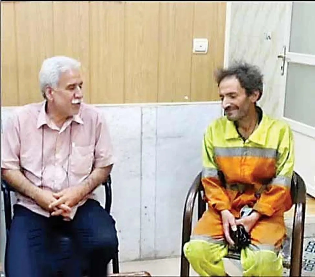 پاکبان کاشانی بسته میلیاردی را به صاحبش بازگرداند + عکس پاکبان کاشانی بسته میلیاردی را به صاحبش بازگرداند + عکس