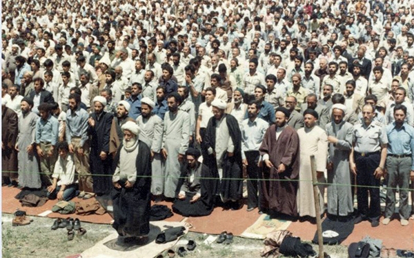 فقیهی در صف اول گره گشایی از کار مردم