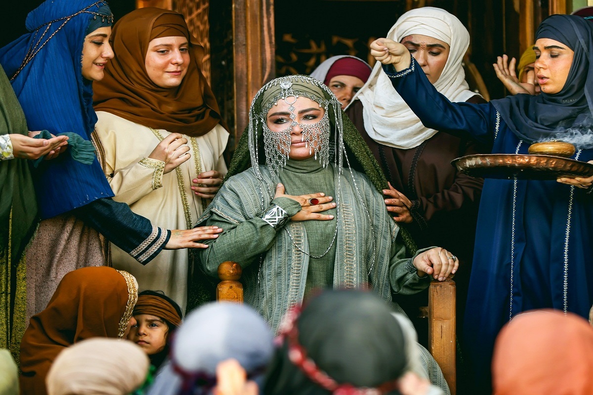 گریم عجیب مهلقا باقری در سریال «رویای نیمه شب» گریم عجیب مهلقا باقری در سریال «رویای نیمه شب»