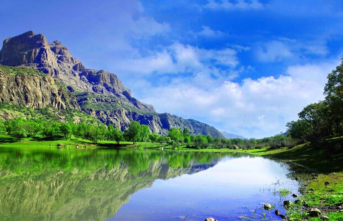 طبیعت زیبای مناطق لر نشین را مشاهده می‌کنید.