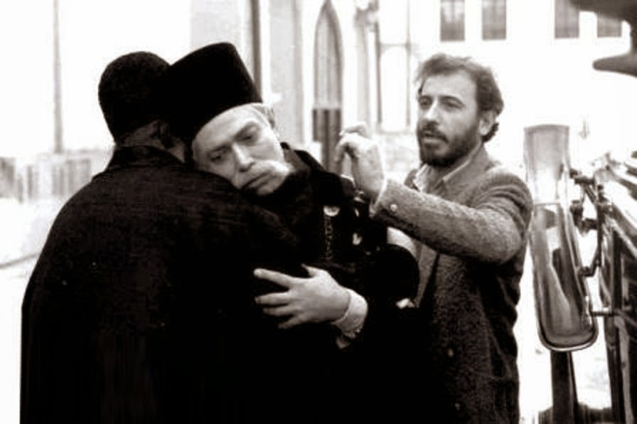 تندیسی از یک سینماگر | یادی از علی حاتمی، نویسنده و کارگردان مشهور ایرانی به بهانه سالروز درگذشتش تندیسی از یک سینماگر | یادی از علی حاتمی، نویسنده و کارگردان مشهور ایرانی به بهانه سالروز درگذشتش