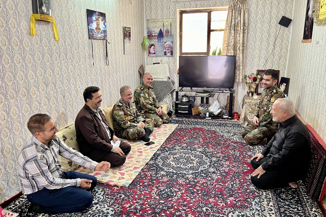 روحیه ایثارگری، استقامت و بصیرت آزادگان باید در جامعه نشر داده شود روحیه ایثارگری، استقامت و بصیرت آزادگان باید در جامعه نشر داده شود