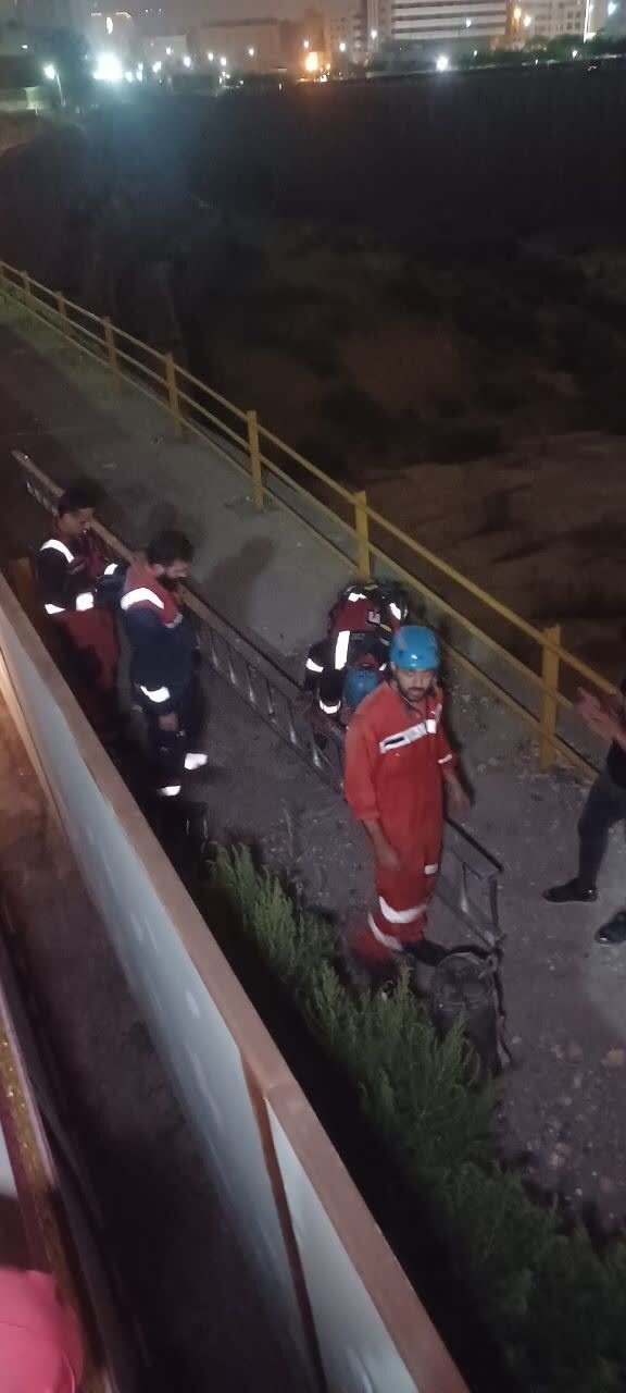 نجات شهروند از عمق ۱۵ متری محل گودبرداری در مشهد (۲۷ مرداد ۱۴۰۳) نجات شهروند از عمق ۱۵ متری محل گودبرداری در مشهد (۲۷ مرداد ۱۴۰۳)