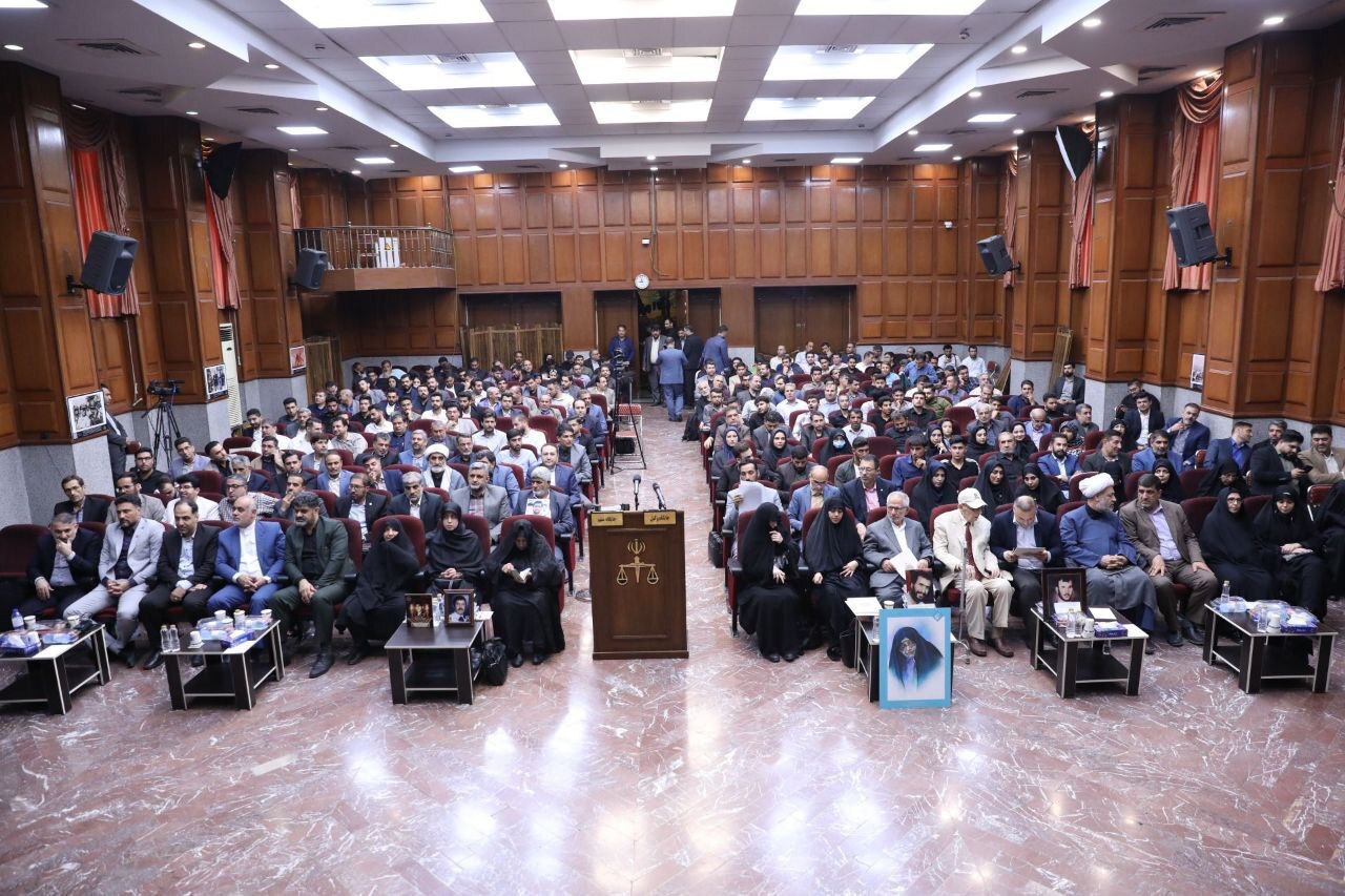 اولین جلسه دادگاه رسیدگی به اتهامات آمریکا در کودتای ۲۸ مرداد ۱۳۳۲ برگزار شد اولین جلسه دادگاه رسیدگی به اتهامات آمریکا در کودتای ۲۸ مرداد ۱۳۳۲ برگزار شد