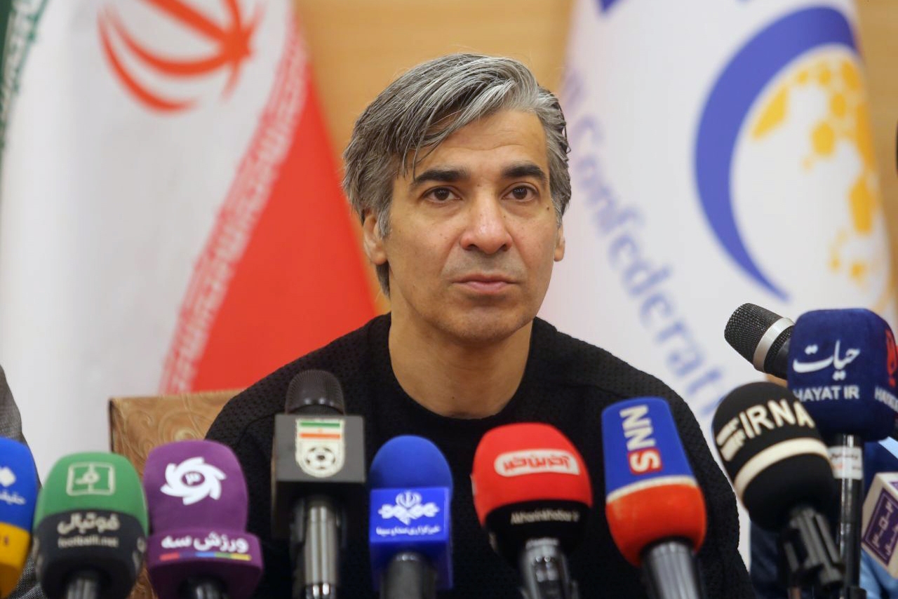 شمسایی: هرکس ایران را دوست ندارد برود به سینه قبرستان! شمسایی: هرکس ایران را دوست ندارد برود به سینه قبرستان!