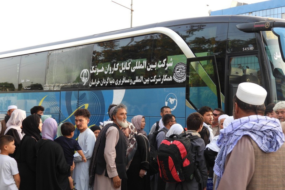 با نزدیک شدن به اربعین حضرت ابا عبدالله الحسین علیه السلام و یارانش، نخستین کاروان زائرین افغانستانی امروز ۲۹ اسد مصادف با «چهاردهم صفر» از کابل به سمت مرز اسلام قلعه حرکت نمود.