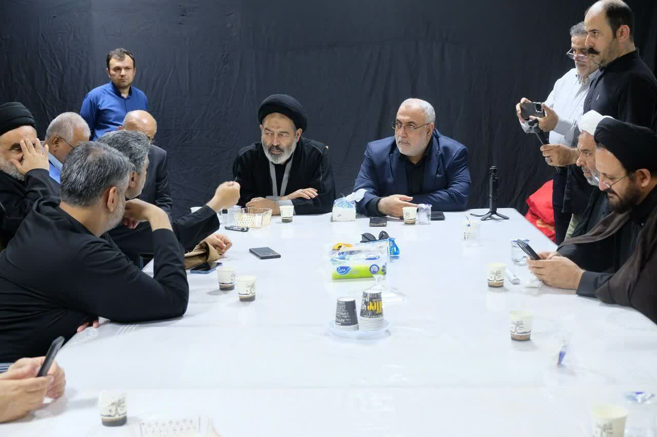 شهرداری مشهد در نجف اشرف احترام و تکریم خادمان و زائران را به نمایش گذاشت شهرداری مشهد در نجف اشرف احترام و تکریم خادمان و زائران را به نمایش گذاشت