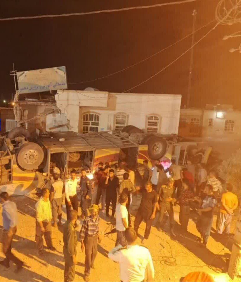 اتوبوس زائران پاکستانی در دهشیر یزد واژگون شد+فیلم اتوبوس زائران پاکستانی در دهشیر یزد واژگون شد+فیلم