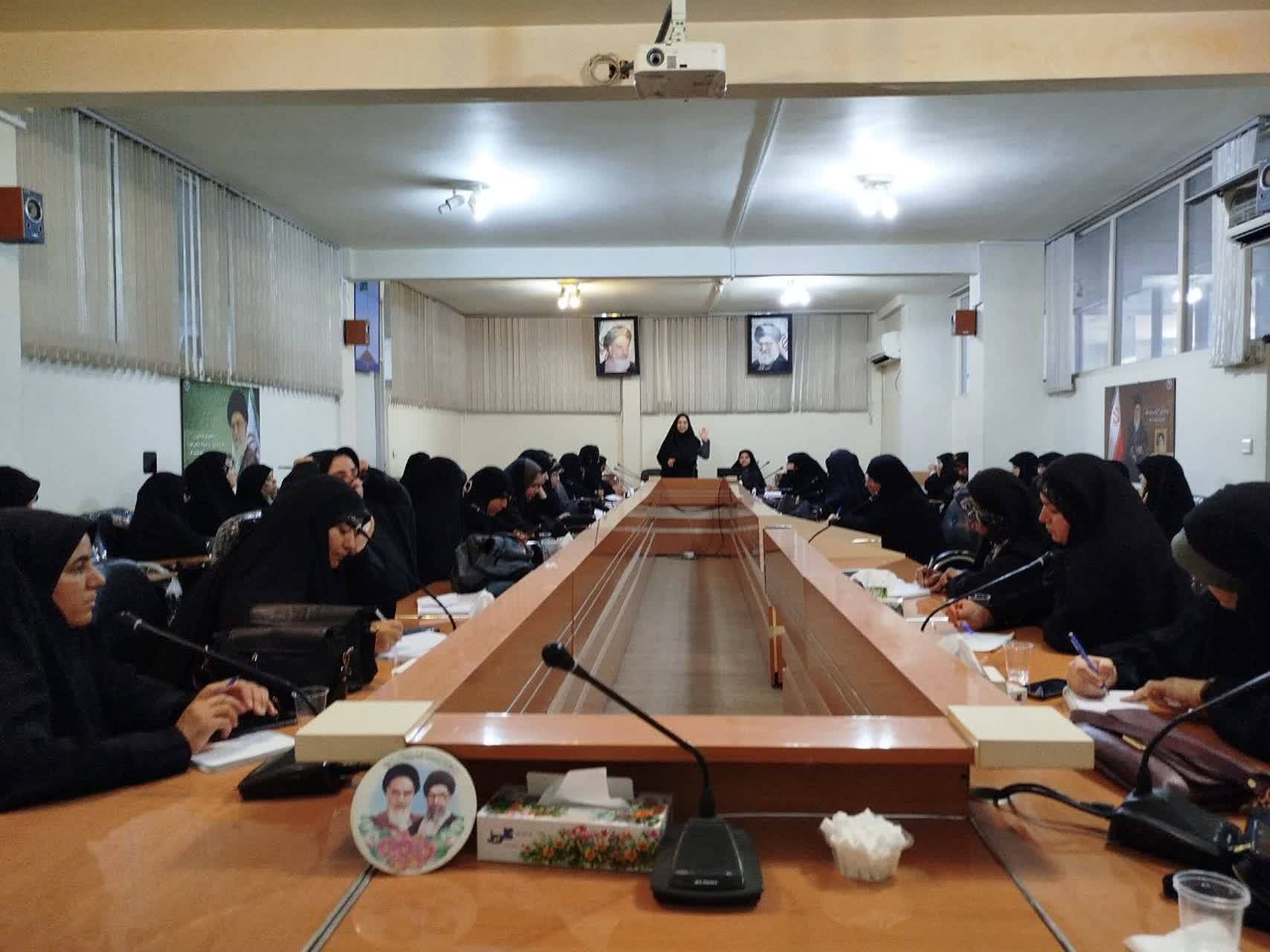 بانوان، روایتگر اربعین |دومین نشست رسانه‌ای «دعوتم کن اربعین» برگزار شد