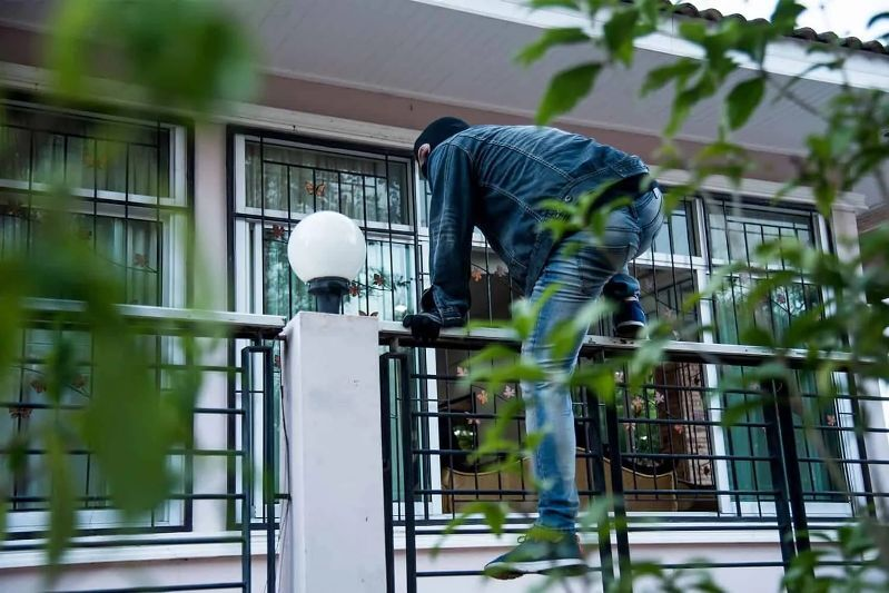 برنامههای سفرتان را در شبکههای اجتماعی به اشتراک نگذارید| دزدها در کمین یک فرصت برنامههای سفرتان را در شبکههای اجتماعی به اشتراک نگذارید| دزدها در کمین یک فرصت