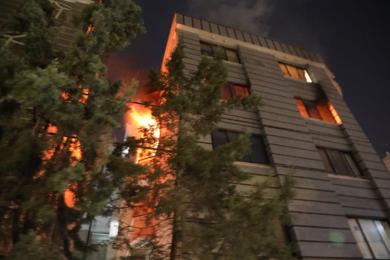 نجات چهار شهروند از حریق منزل در خیابان امامت مشهد (۵ مرداد ۱۴۰۳) نجات چهار شهروند از حریق منزل در خیابان امامت مشهد (۵ مرداد ۱۴۰۳)