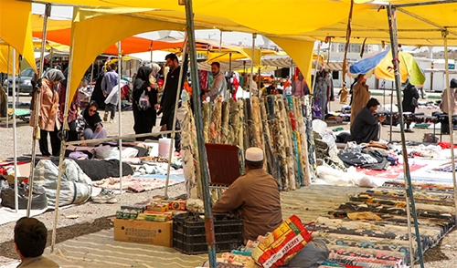 زمین «روز بازار» بهزودی آسفالت میشود زمین «روز بازار» بهزودی آسفالت میشود