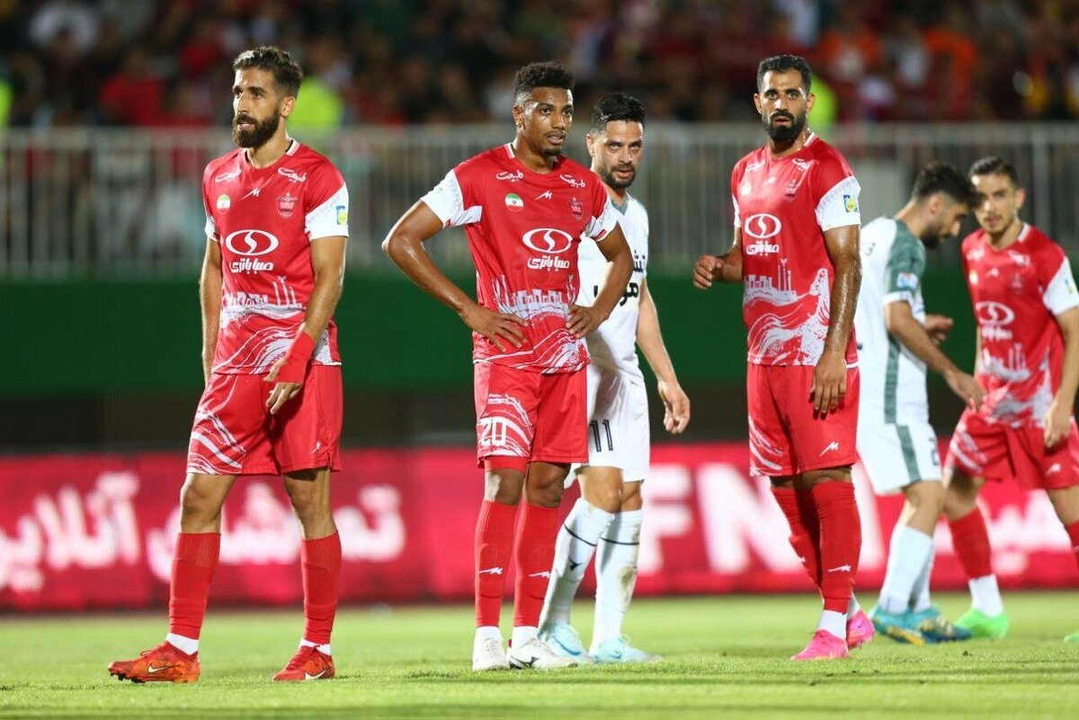 مدافع راست پرسپولیس همبازی اشرف حکیمی شد