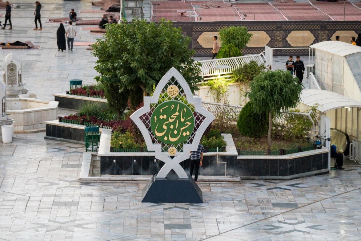 نصب المان نام مبارک امام حسن(ع) در حرم رضوی + تصاویر