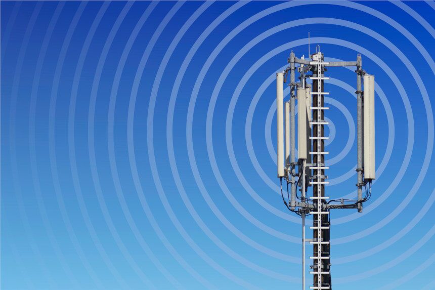 بالأخره پاسخ یک سؤال جنجالی مشخص شد: آیا امواج تلفنهای همراه باعث سرطان میشود؟ بالأخره پاسخ یک سؤال جنجالی مشخص شد: آیا امواج تلفنهای همراه باعث سرطان میشود؟