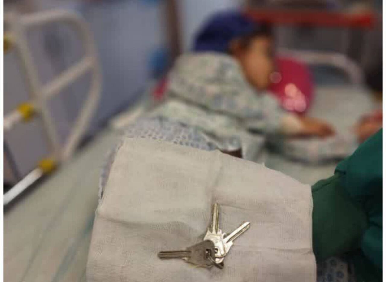 پیدا شدن دسته کلید در شکم کودک ۶ ساله سبزواری (۱۴ شهریور ۱۴۰۳) پیدا شدن دسته کلید در شکم کودک ۶ ساله سبزواری (۱۴ شهریور ۱۴۰۳)