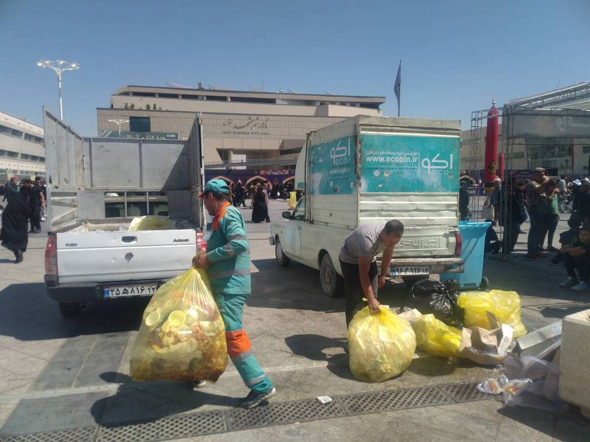 جمع‌آوری روزانه ۱۰۰ تن زباله از عرصه میدان شهدای مشهد در روزهای پایانی صفر ۱۴۰۳