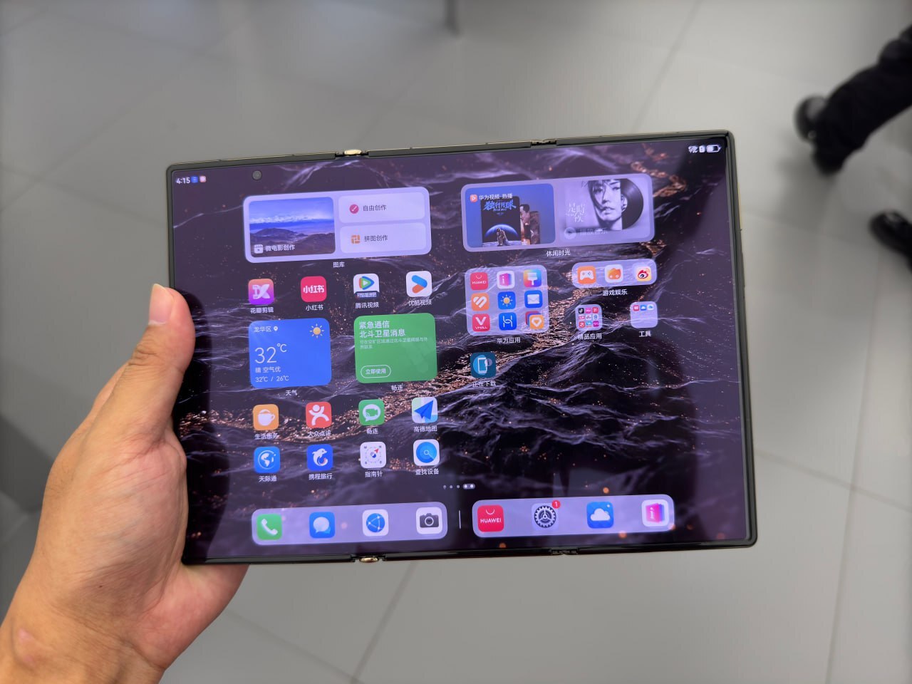 معرفی هوآوی میت XT، اولین گوشی تاشدنی سه تیکه جهان + قیمت و ویدئو معرفی هوآوی میت XT، اولین گوشی تاشدنی سه تیکه جهان + قیمت و ویدئو