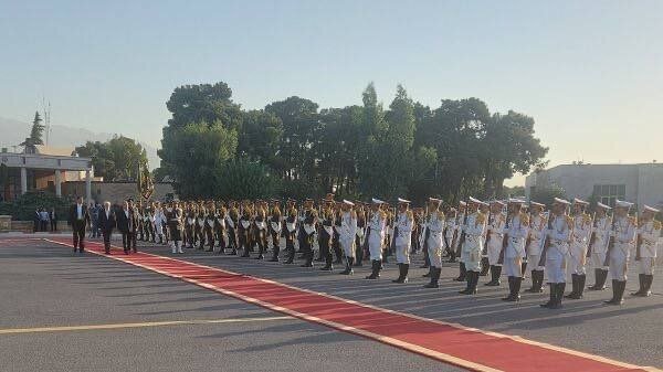 رئیس جمهور در بدو ورود به عراق در یادمان شهید سلیمانی و ابومهدی المهندس حاضر شد