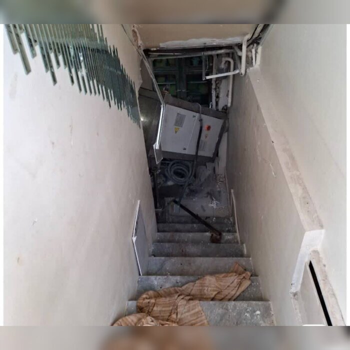 مصدومیت شدید ۲ کارگر بر اثر سقوط یخچال در سبزوار (۲۳ شهریور ۱۴۰۳)