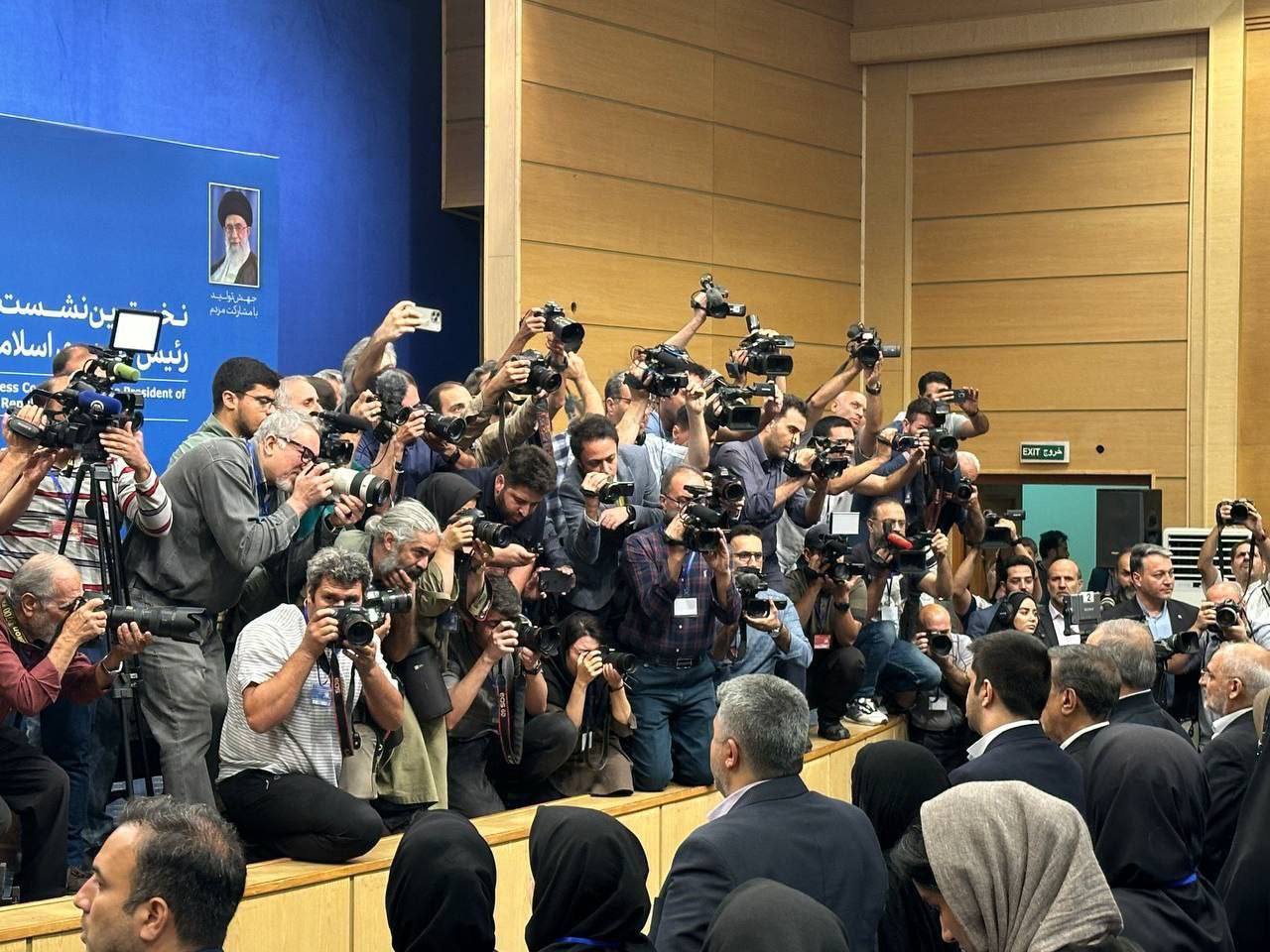 نشست خبری رئیس جمهور پزشکیان آغاز شد