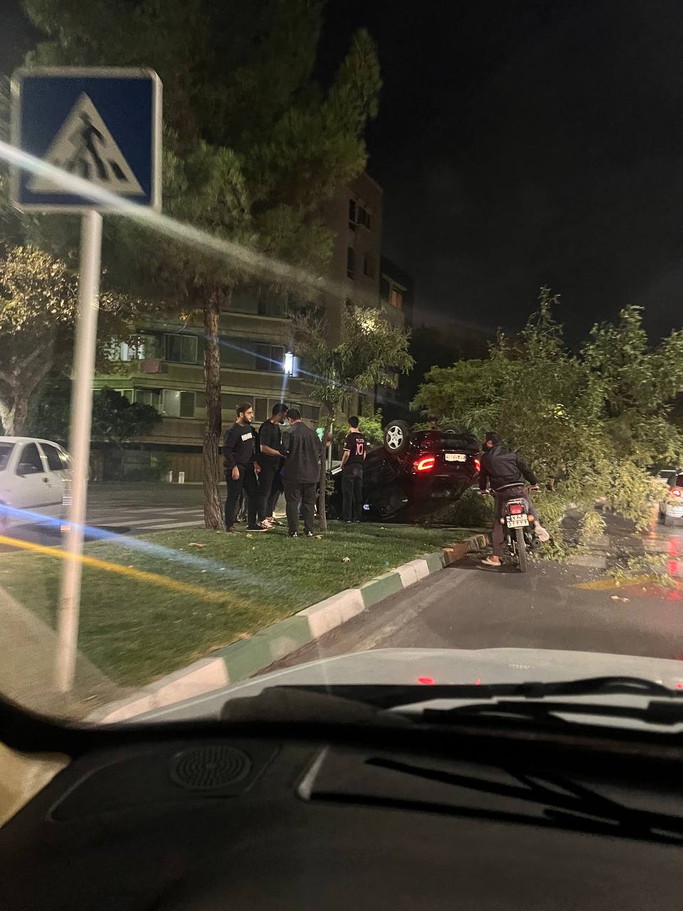 واژگونی خودرو پژو ۲۰۷ در خیابان ارشاد مشهد+ تصاویر واژگونی خودرو پژو ۲۰۷ در خیابان ارشاد مشهد+ تصاویر