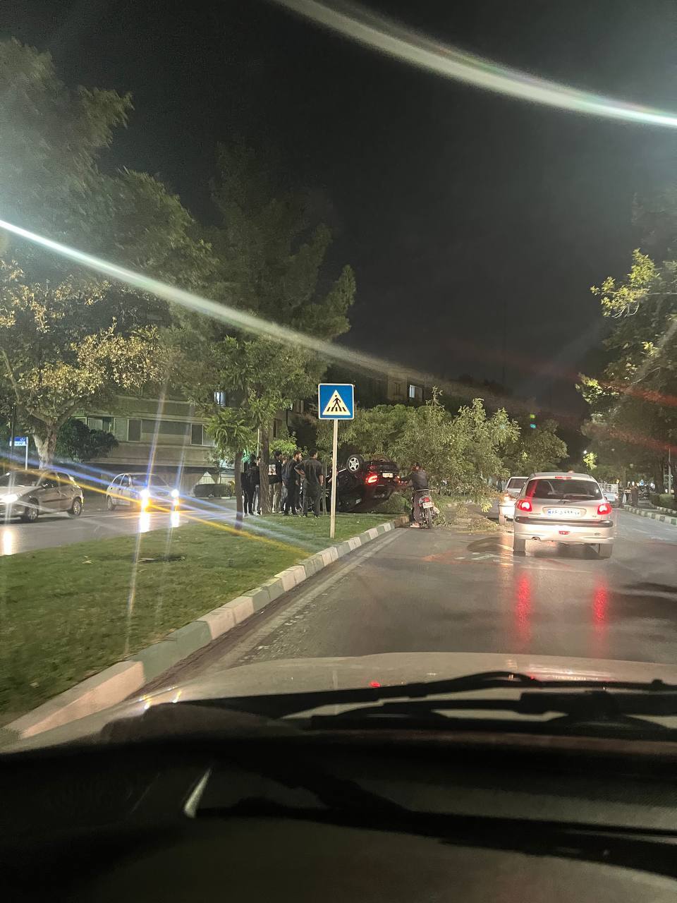 واژگونی خودرو پژو ۲۰۷ در خیابان ارشاد مشهد+ تصاویر واژگونی خودرو پژو ۲۰۷ در خیابان ارشاد مشهد+ تصاویر