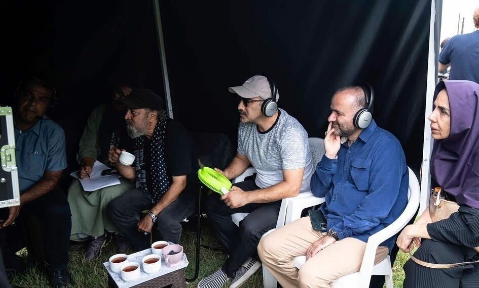 محسن تنابنده و سیروس مقدم در پشت صحنه «پایتخت ۷» + عکس