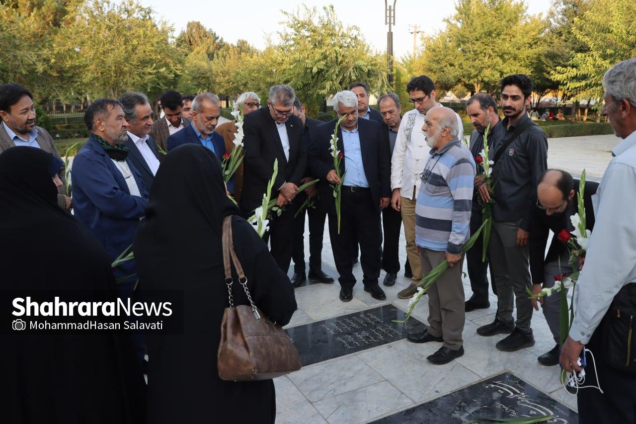 برگزاری مراسم گرامیداشت روز شعر و ادب فارسی در آرامگاه فردوسی