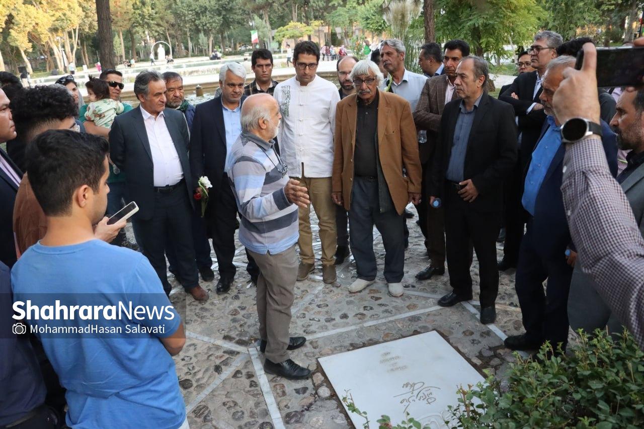 برگزاری مراسم گرامیداشت روز شعر و ادب فارسی در آرامگاه فردوسی برگزاری مراسم گرامیداشت روز شعر و ادب فارسی در آرامگاه فردوسی