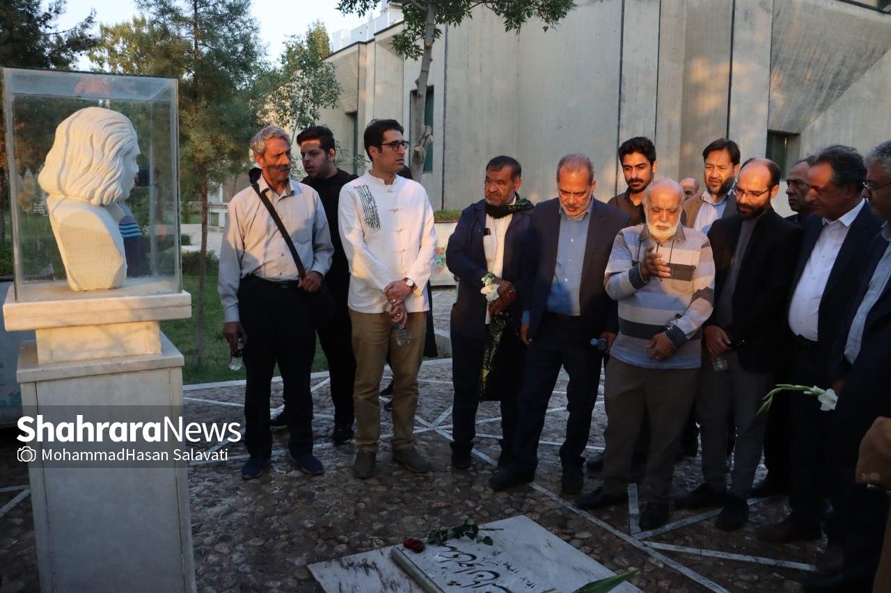 برگزاری مراسم گرامیداشت روز شعر و ادب فارسی در آرامگاه فردوسی برگزاری مراسم گرامیداشت روز شعر و ادب فارسی در آرامگاه فردوسی