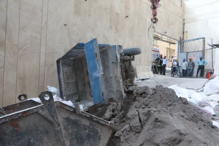 جزییات حادثه واژگونی خودرو نیسان در خیابان دیالمه مشهد (۳ شهریور ۱۴۰۳) جزییات حادثه واژگونی خودرو نیسان در خیابان دیالمه مشهد (۳ شهریور ۱۴۰۳)