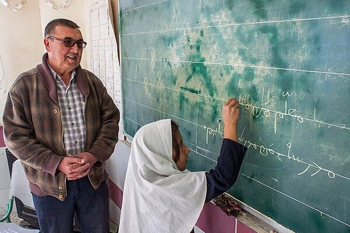 اعلام آمادگی ۳۰ هزار معلم بازنشسته برای تدریس (۵ شهریور ۱۴۰۳)