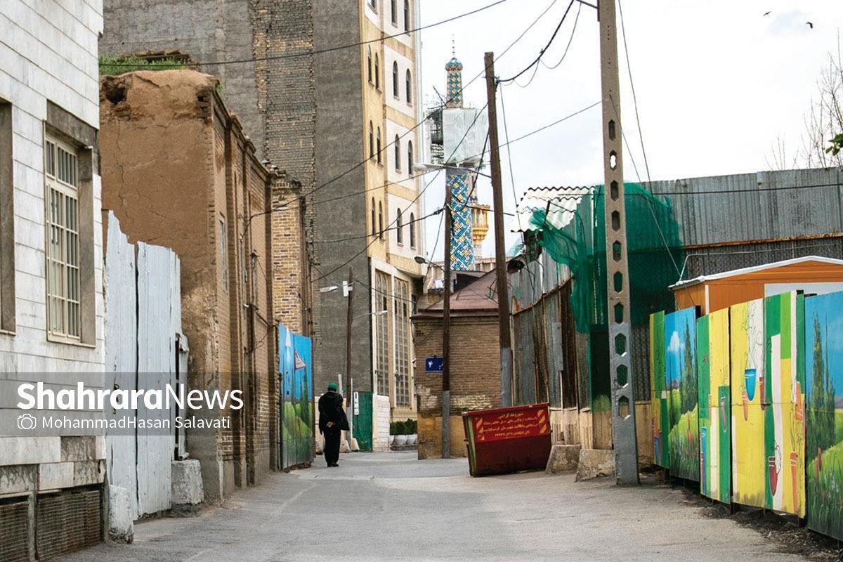معاون شهرسازی و معماری شهرداری مشهد گفت: محلات بافت‌های فرسوده سطح شهر مشهد به واسطه قدمت تاریخی که دارند مانند تکه‌های پازل، بخشی از هویت شهر مشهد را شکل می‌دهند؛ از این رو بایستی نگاه مدیریت شهری به بافت‌های دارای قدمت و فرسودگی، رویکرد بازآفرینی توام با حفظ هویت و سرمایه اجتماعی ساکنان این محلات باشد.