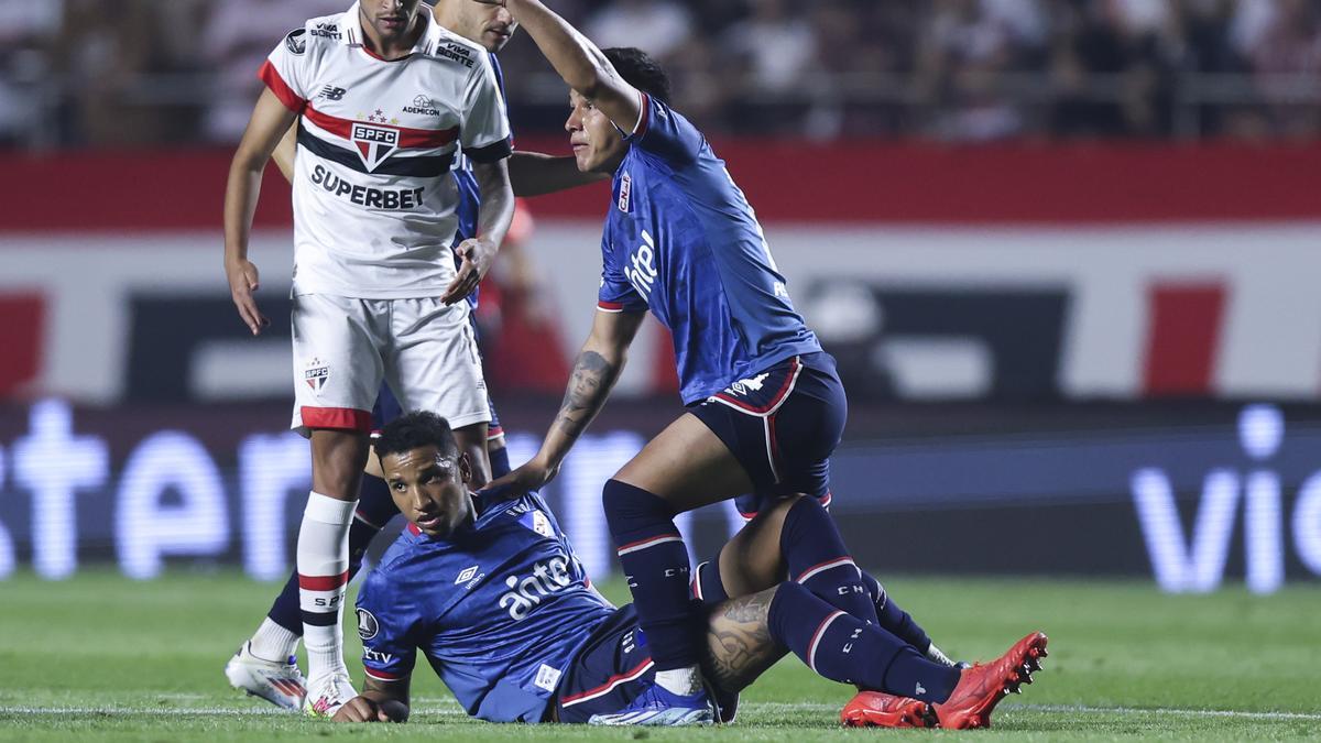 ایست قلبی مدافع اروگوئهای ناسیونال + عکس ایست قلبی مدافع اروگوئهای ناسیونال + عکس