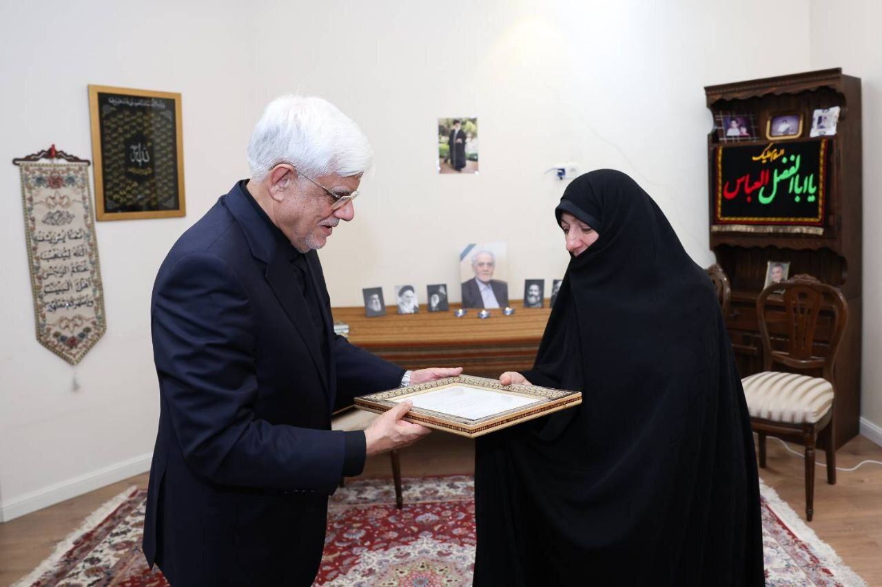 عارف به دیدار همتایان خود در دولتهای پیشین رفت عارف به دیدار همتایان خود در دولتهای پیشین رفت