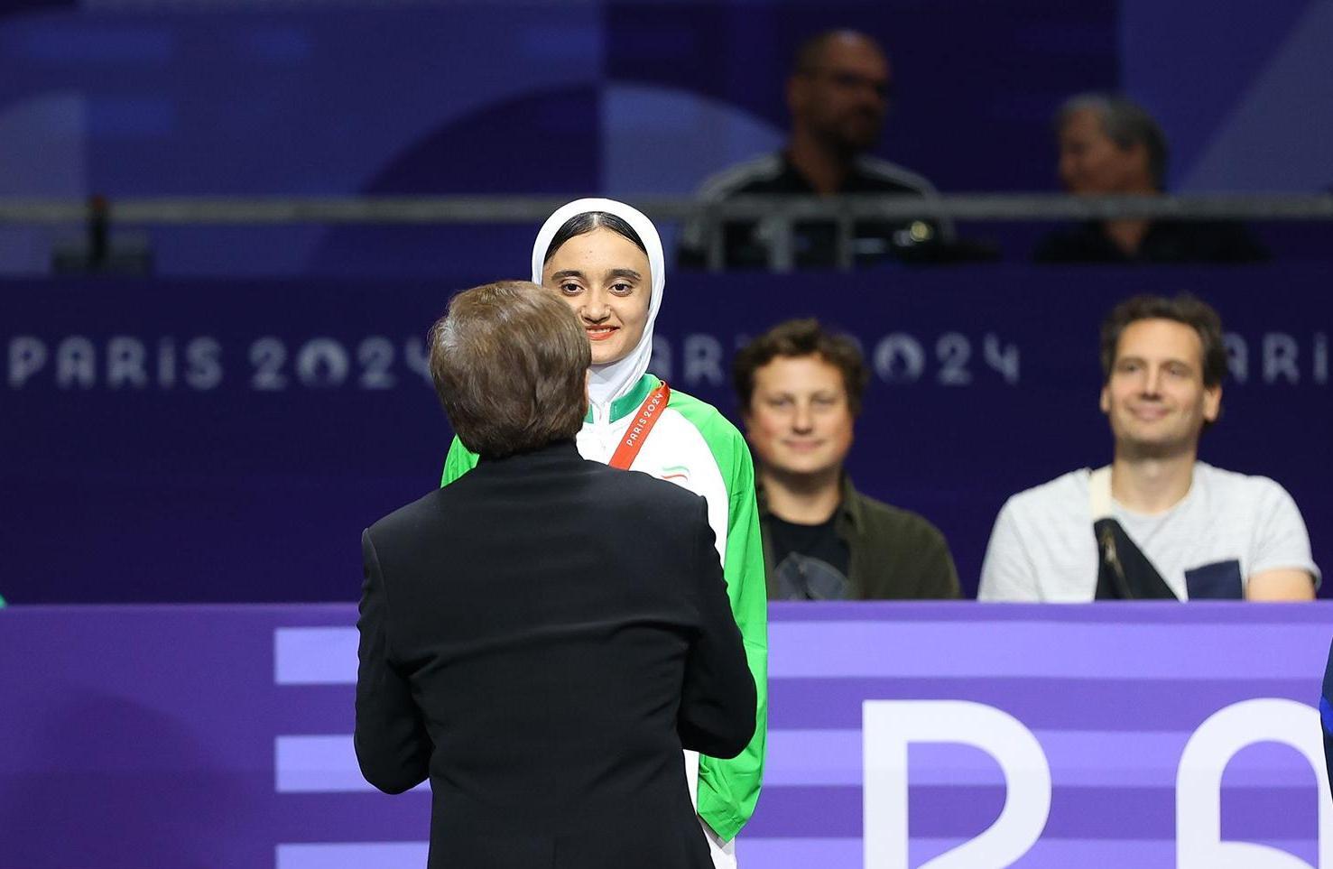 اهدای مدال نقره زهرا رحیمی، تکواندوکار پارالمیپکی ایران در پاریس توسط جکیچان + عکس و ویدئو (۹ شهریور ۱۴۰۳) اهدای مدال نقره زهرا رحیمی، تکواندوکار پارالمیپکی ایران در پاریس توسط جکیچان + عکس و ویدئو (۹ شهریور ۱۴۰۳)