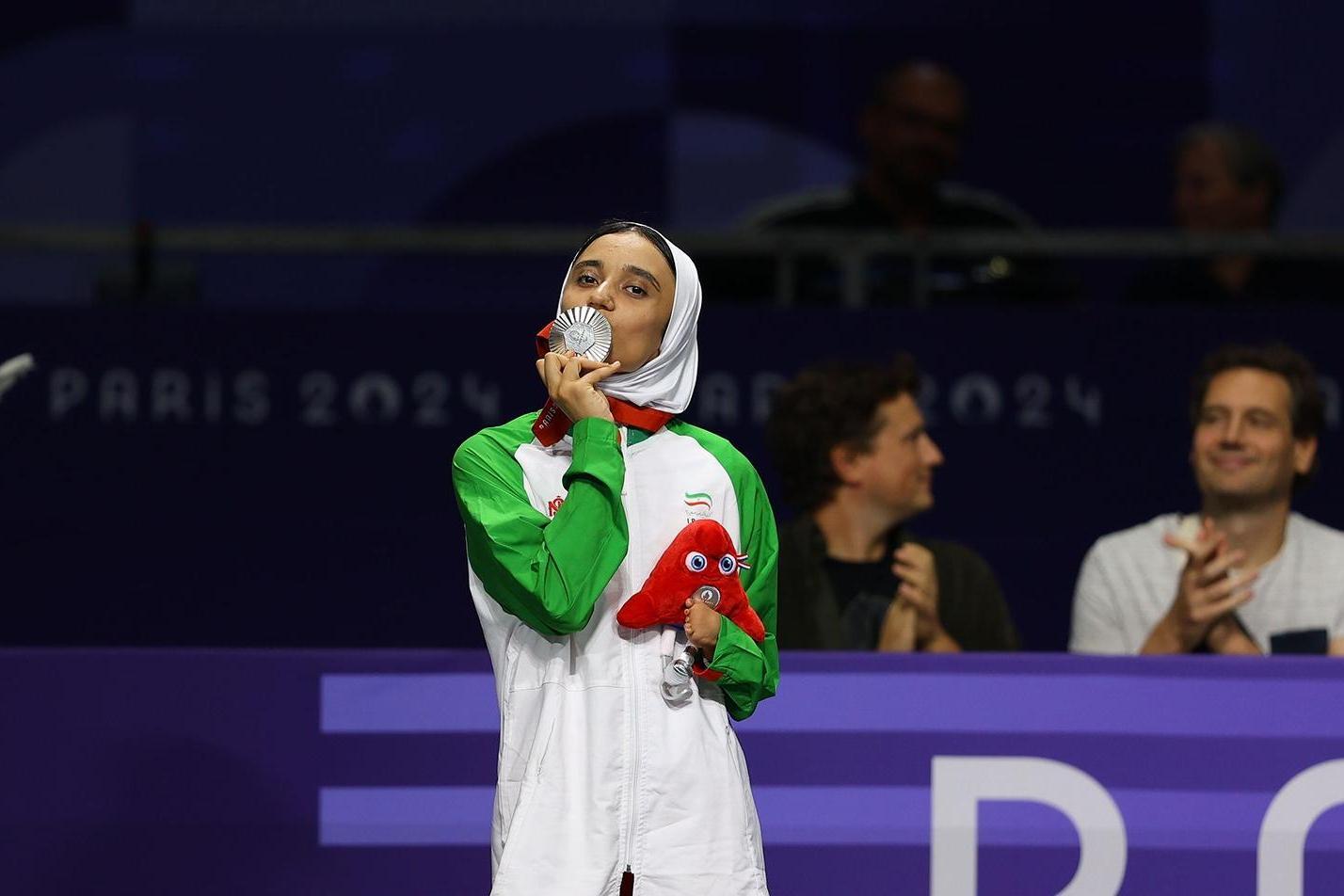 اهدای مدال نقره زهرا رحیمی، تکواندوکار پارالمیپکی ایران در پاریس توسط جکیچان + عکس و ویدئو (۹ شهریور ۱۴۰۳) اهدای مدال نقره زهرا رحیمی، تکواندوکار پارالمیپکی ایران در پاریس توسط جکیچان + عکس و ویدئو (۹ شهریور ۱۴۰۳)