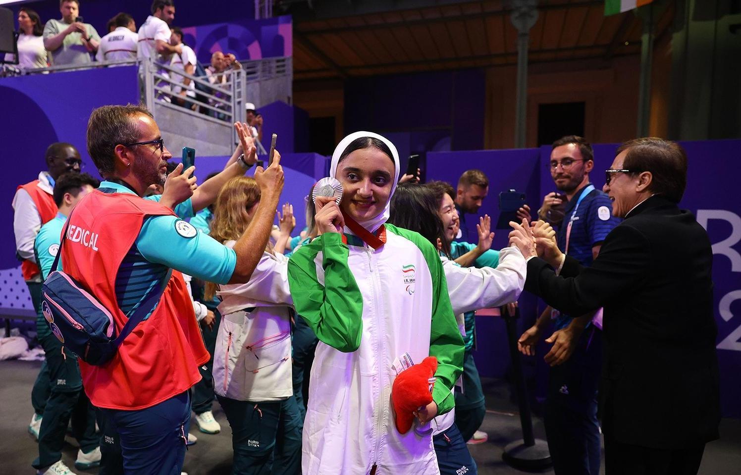 اهدای مدال نقره زهرا رحیمی، تکواندوکار پارالمیپکی ایران در پاریس توسط جکیچان + عکس و ویدئو (۹ شهریور ۱۴۰۳) اهدای مدال نقره زهرا رحیمی، تکواندوکار پارالمیپکی ایران در پاریس توسط جکیچان + عکس و ویدئو (۹ شهریور ۱۴۰۳)