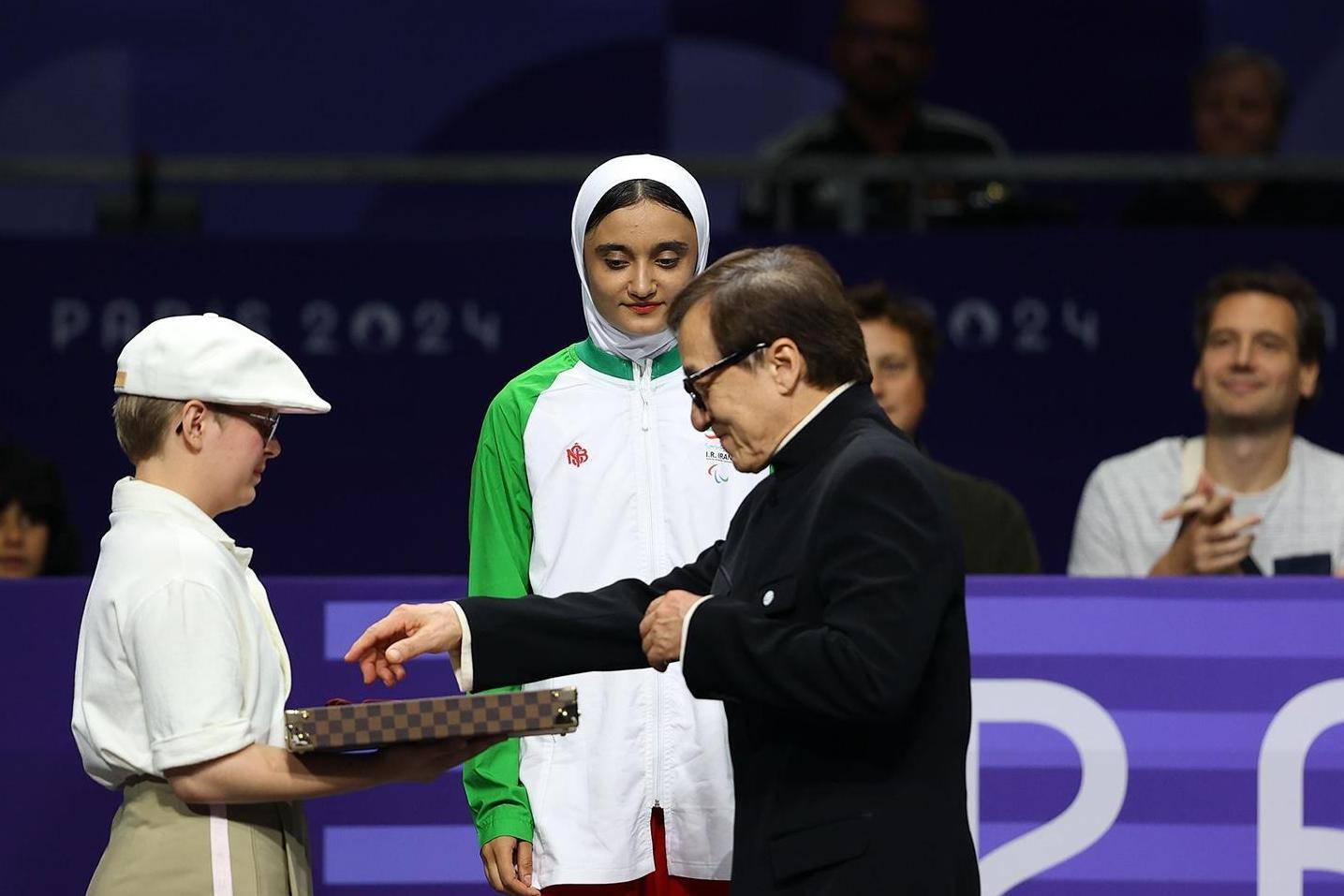 اهدای مدال نقره زهرا رحیمی، تکواندوکار پارالمیپکی ایران در پاریس توسط جکیچان + عکس و ویدئو (۹ شهریور ۱۴۰۳) اهدای مدال نقره زهرا رحیمی، تکواندوکار پارالمیپکی ایران در پاریس توسط جکیچان + عکس و ویدئو (۹ شهریور ۱۴۰۳)