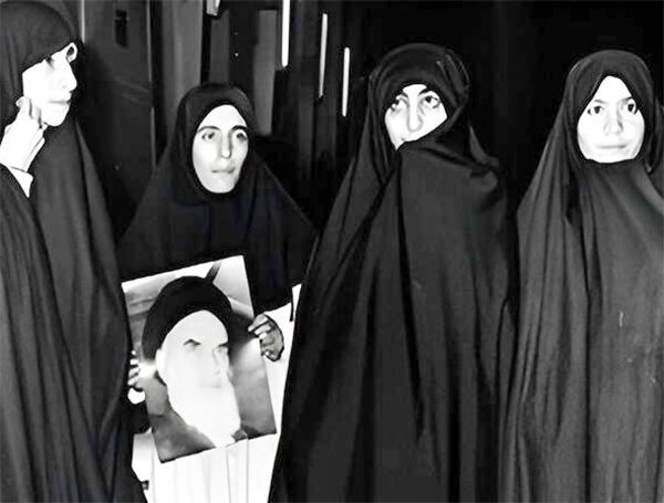 نیلوفر آبی بر تالاب اسارت