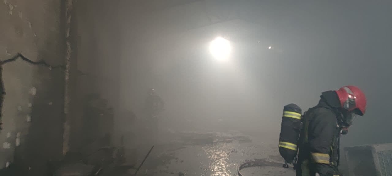 تلاش ۱۲۰ دقیقهای آتش نشانان مشهدی برای اطفا حریق انبار مبل+تصاویر (۱۰ مهر ۱۴۰۳) تلاش ۱۲۰ دقیقهای آتش نشانان مشهدی برای اطفا حریق انبار مبل+تصاویر (۱۰ مهر ۱۴۰۳)