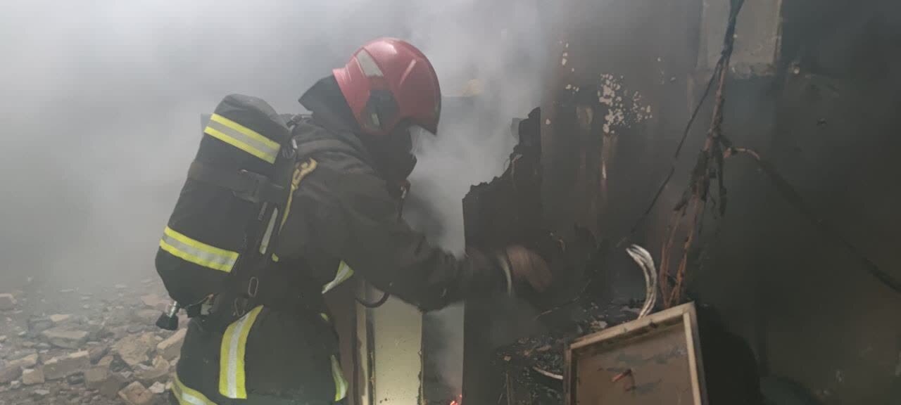 تلاش ۱۲۰ دقیقهای آتش نشانان مشهدی برای اطفا حریق انبار مبل+تصاویر (۱۰ مهر ۱۴۰۳) تلاش ۱۲۰ دقیقهای آتش نشانان مشهدی برای اطفا حریق انبار مبل+تصاویر (۱۰ مهر ۱۴۰۳)