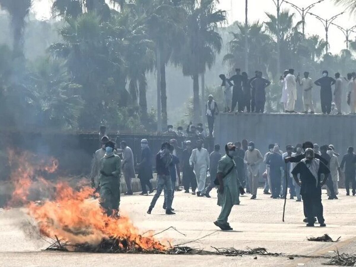 تظاهرات حامیان عمران خان در اسلام آباد به خشونت کشیده شد